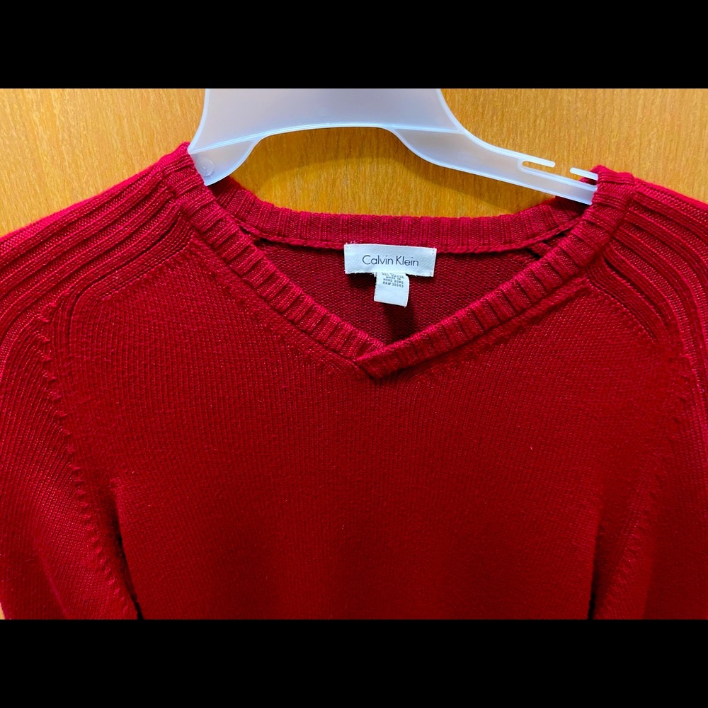 calvin Klein long sleeve v- neck red size m